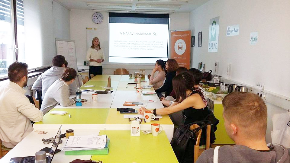 Mladi na izobraževanju