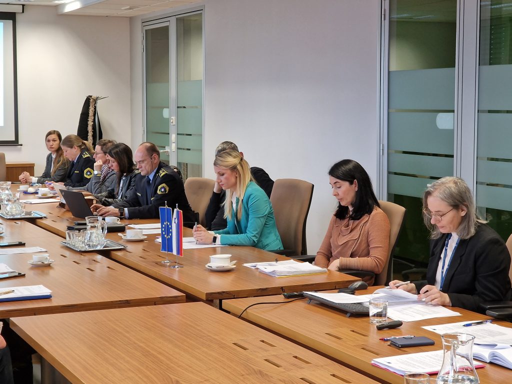 Udeleženci ustanovne seje odbora za spremljanje programov EU.