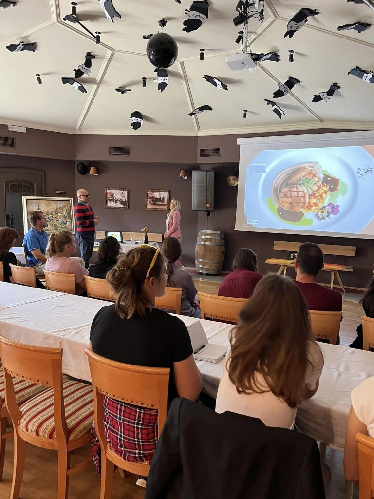 Dogodek Podjetniški inkubator Krško. Slika ljudi.