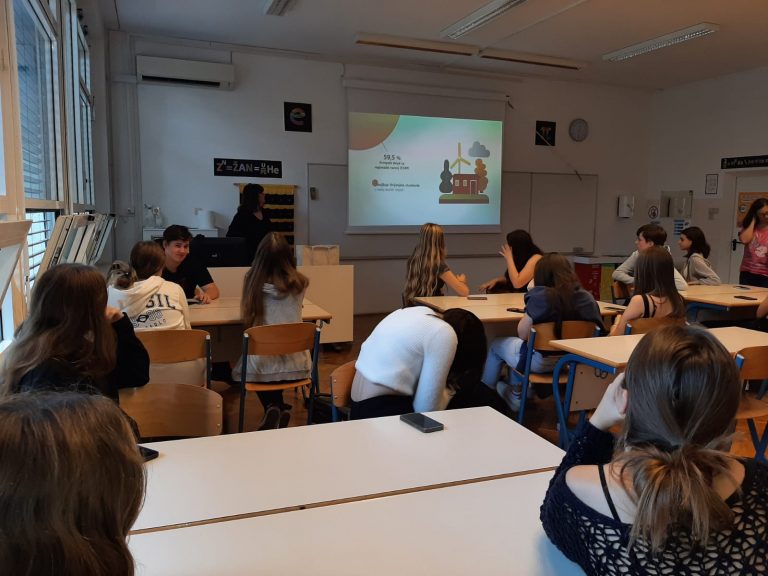 Dijaki v razredu - ASOC Slovenija