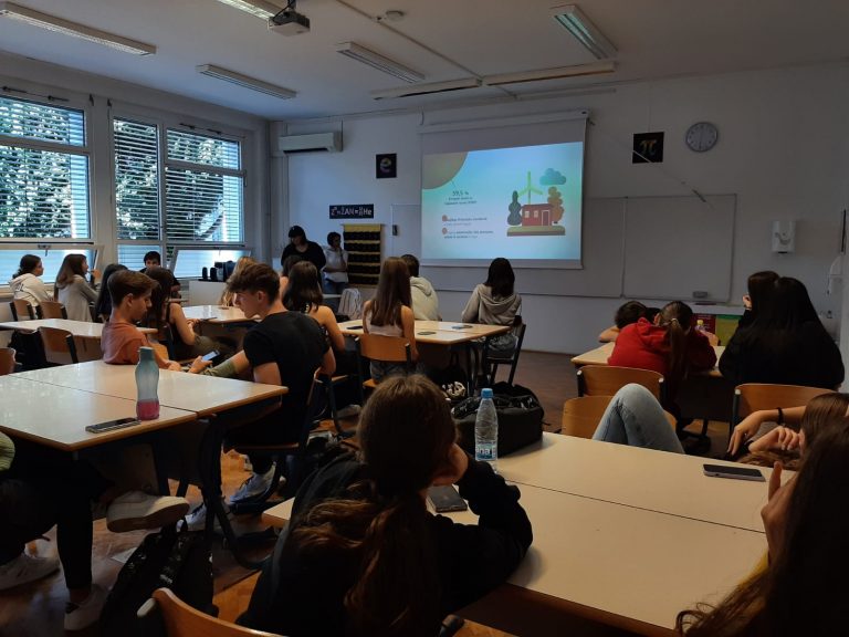 Dijaki v razredu - ASOC Slovenija