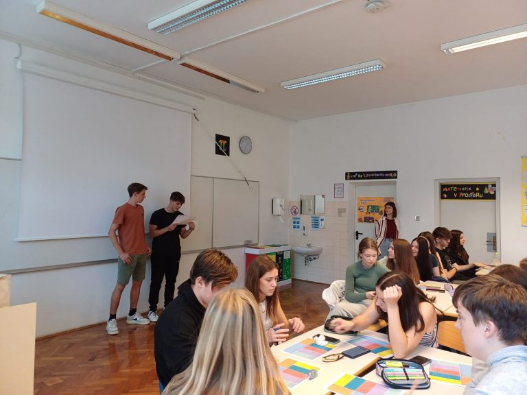 Dijaki v razredu - ASOC Slovenija