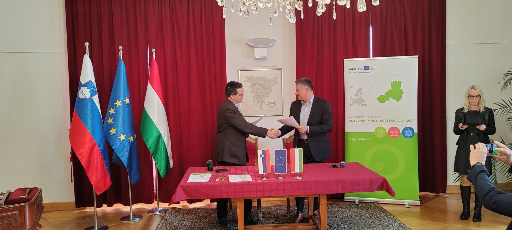 slovesnost ob podpisu pogodb o sofinanciranju s sredstvi ESRR za standardne projekte