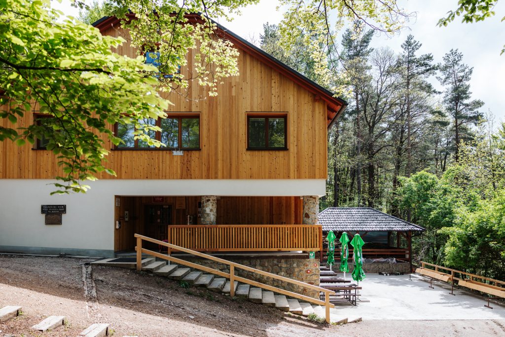 Planinski dom Resevna