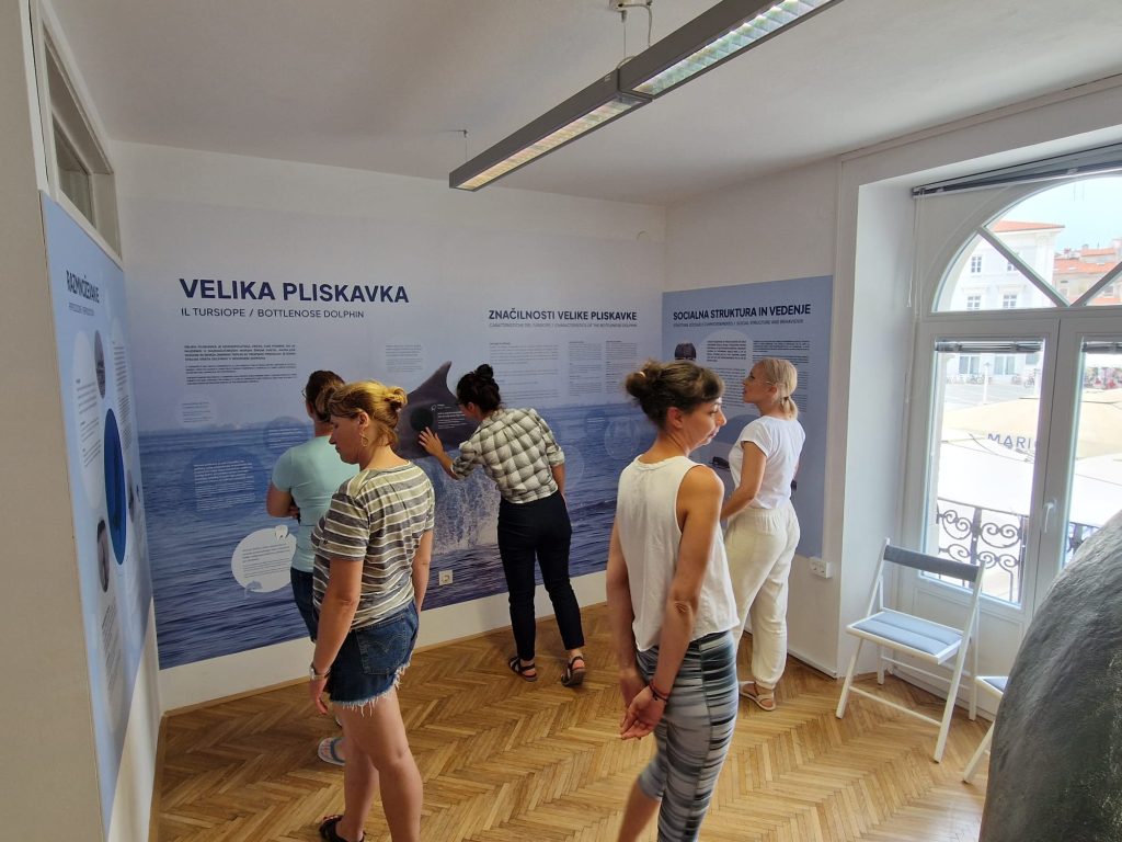 Obiskovalci Centra delfinov