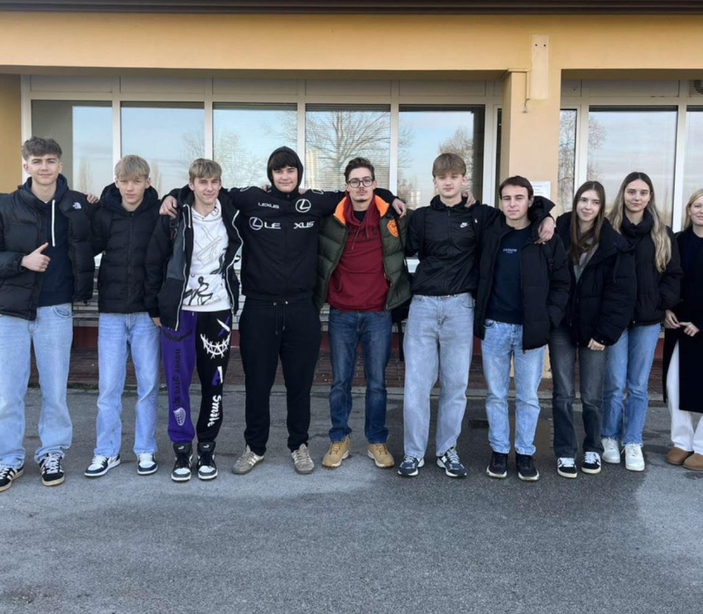 Ekipa čebelice, Šola kohezije