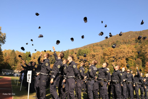 policisti ob zaključku šolanja