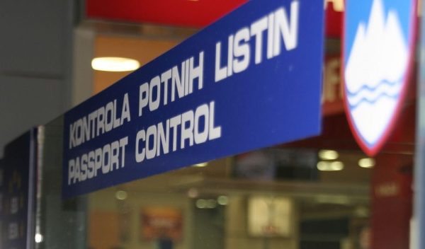 kontrola potnih listin na letališču
