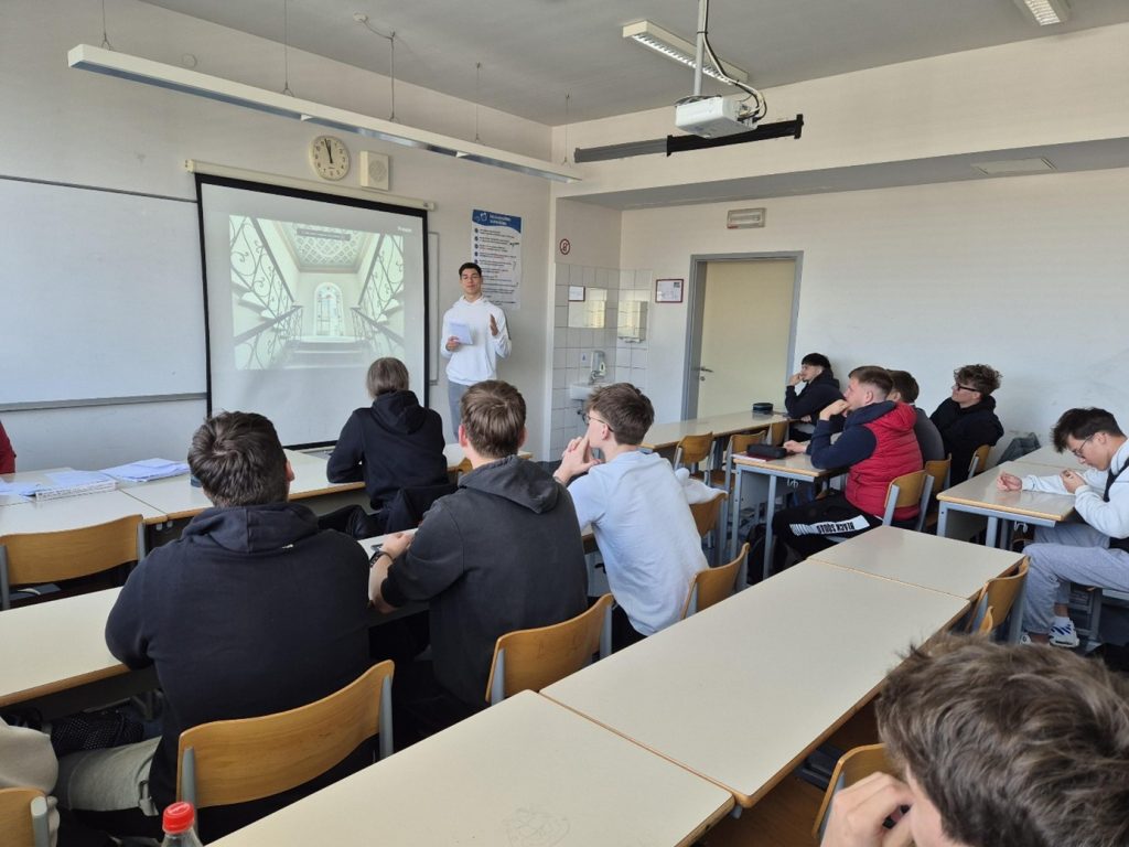 Fotografija dijakov v razredu