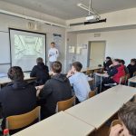 Fotografija dijakov v razredu