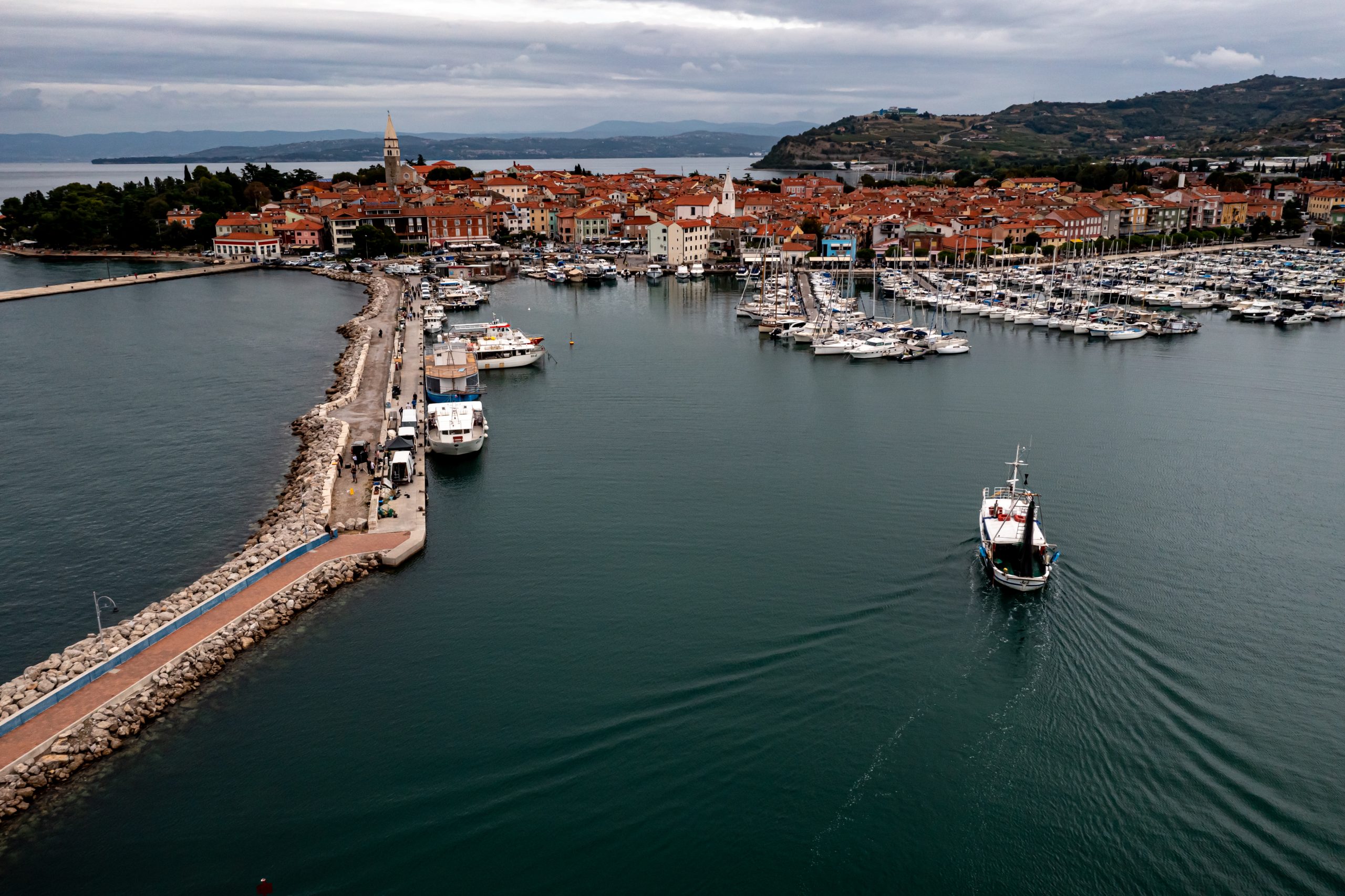 Ribiško pristanišče v Izoli, slikano iz zraka