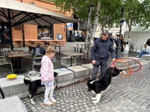 policijski pes in deklica
