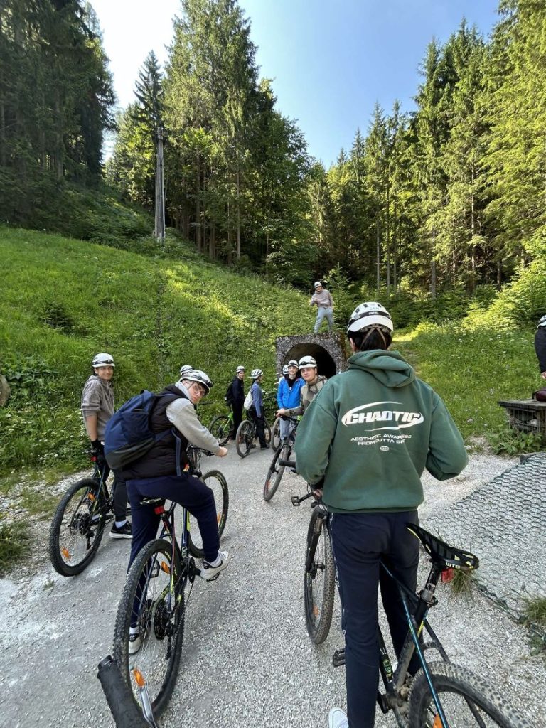 Dijaki na ogledu Rudnika Mežica