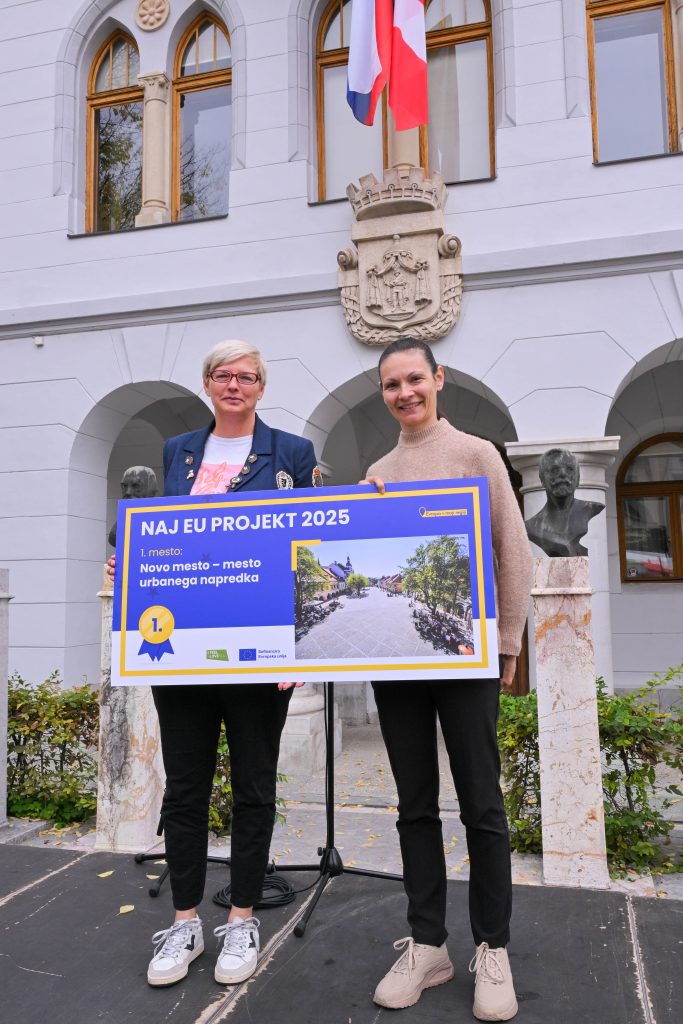 Podelitev plakete za 1. mesto Mestni občini Novo mesto