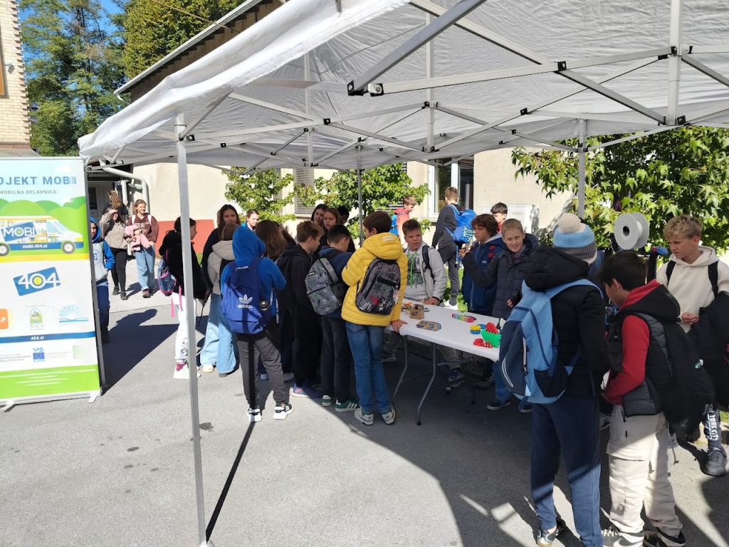 Obiskovalci predstavitvenega dogodka projekta MOBI