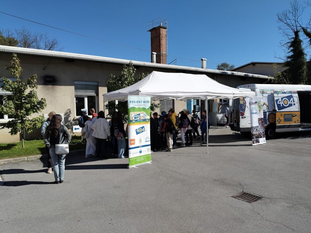 Obiskovalci predstavitvenega dogodka projekta MOBI